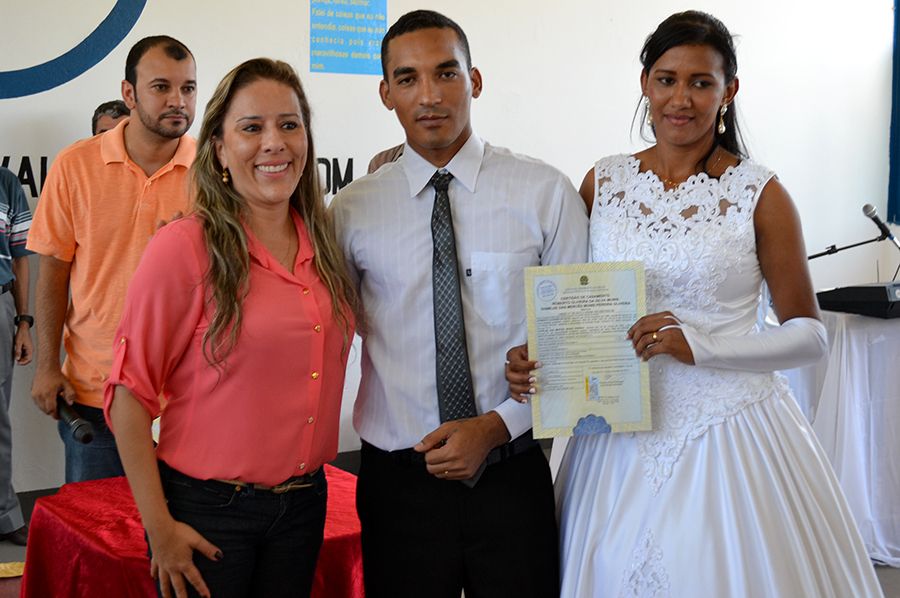 Defensora Letícia Amorim prestigia Casamento Comunitário