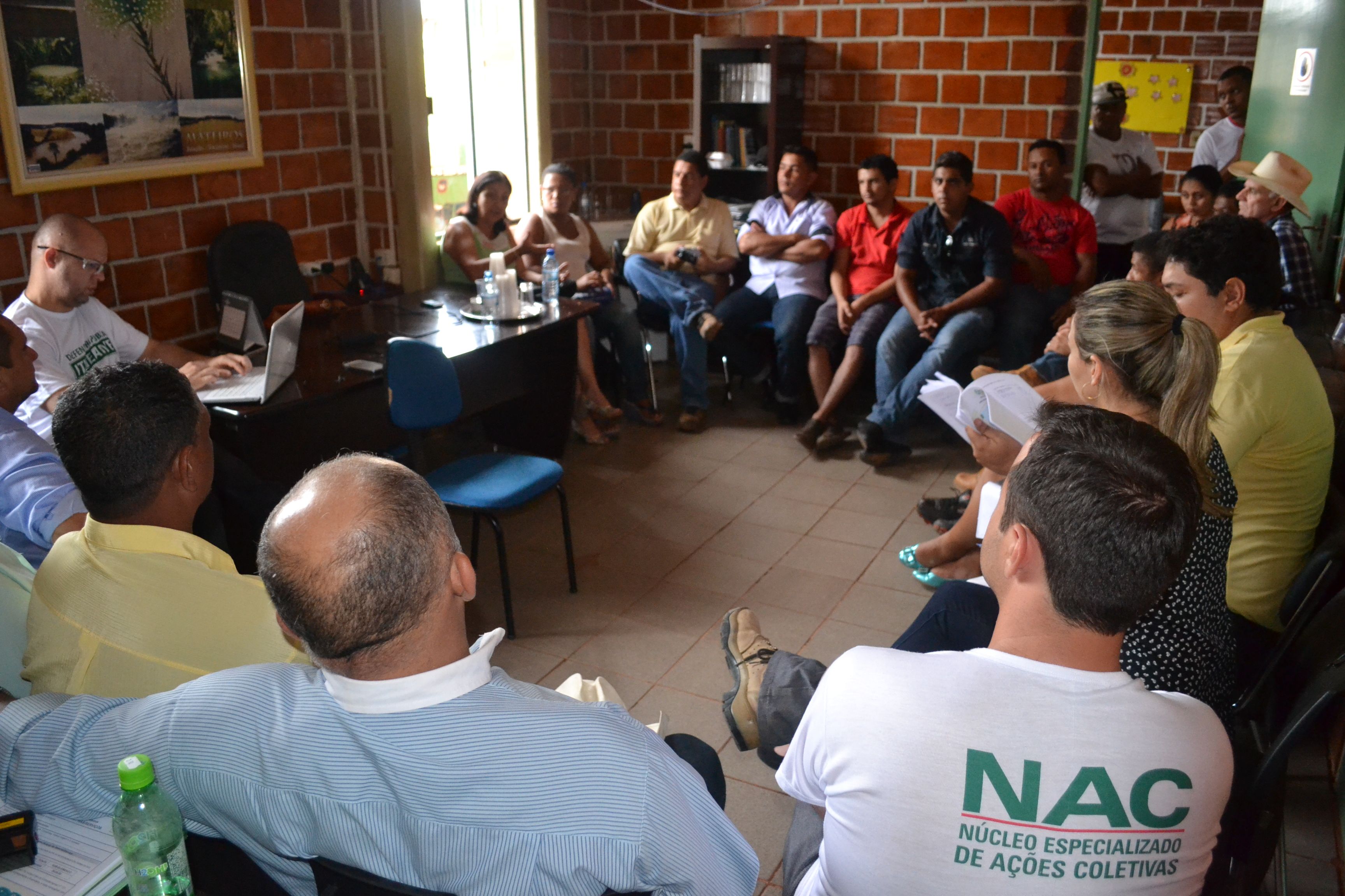 Reunião dos defensores públicos e administração de Mateiros
