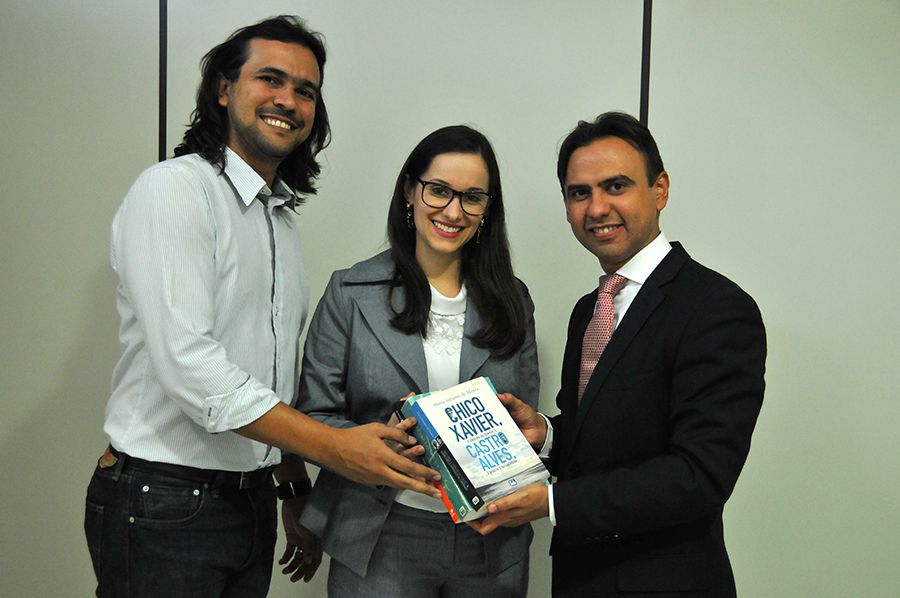 Rodrigo Araújo, defensora pública e diretora regional Aline Mendes de Queiroz e o defensor público geral, Marlon Amorim
