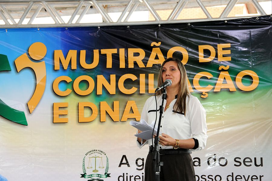 Defensora pública e coordenadora do Mutirão Irisneide Ferreira  em pronunciamento