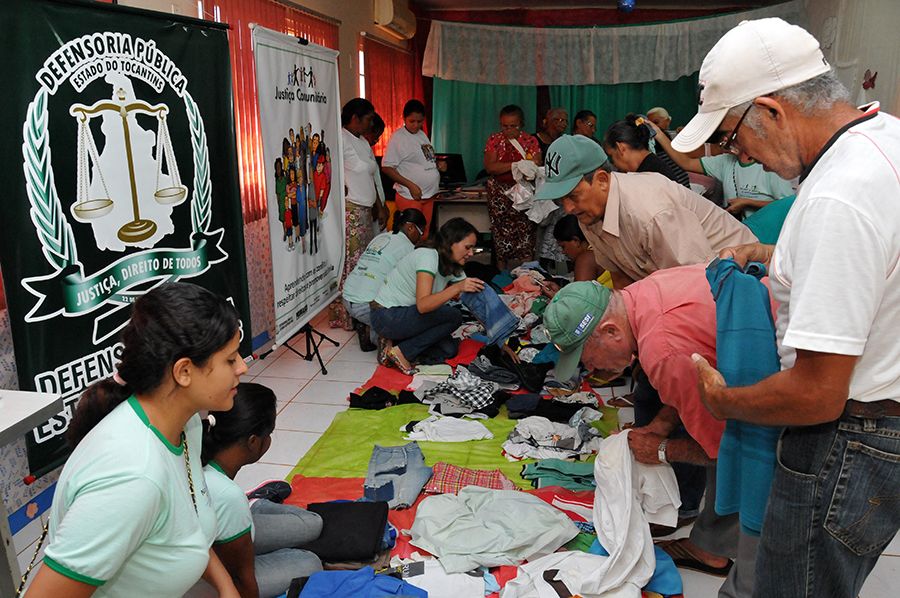 Moradores de Taquari durante Bazar Solidário