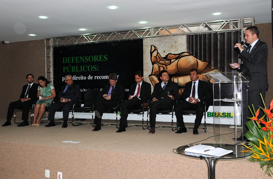 Pronunciamento do defensor público Murilo da Costa Machado