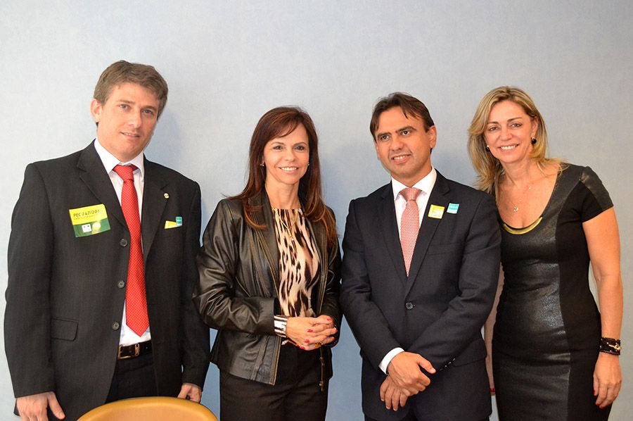 Presidente da ADPETO, Fábio Monteiro, deputada federal Dorinha Seabra, defensor público geral, Marlon Amorim e a corregedora geral Estellamaris Postal