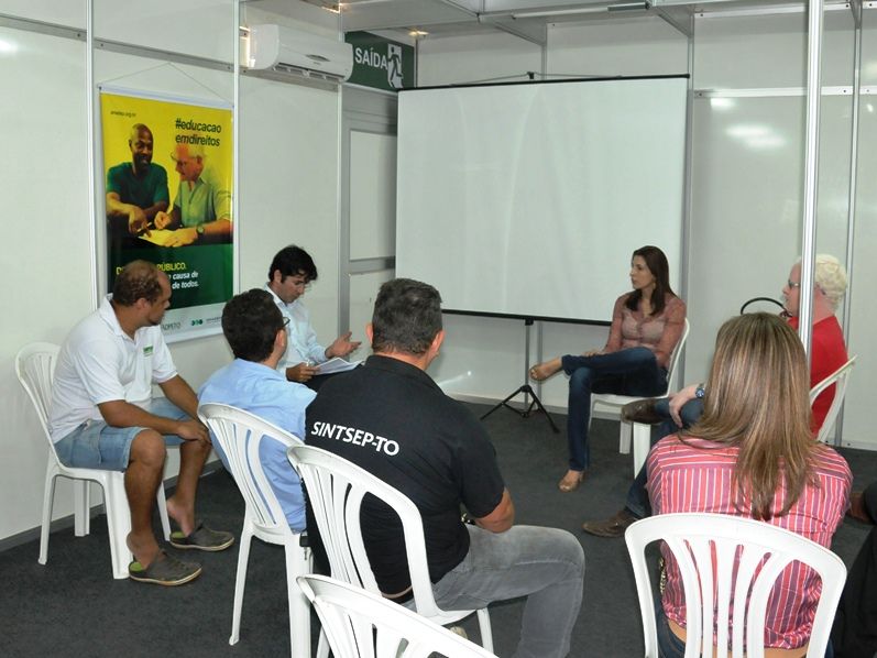 Roda de Conversa sobre direitos humanos na Agrotins