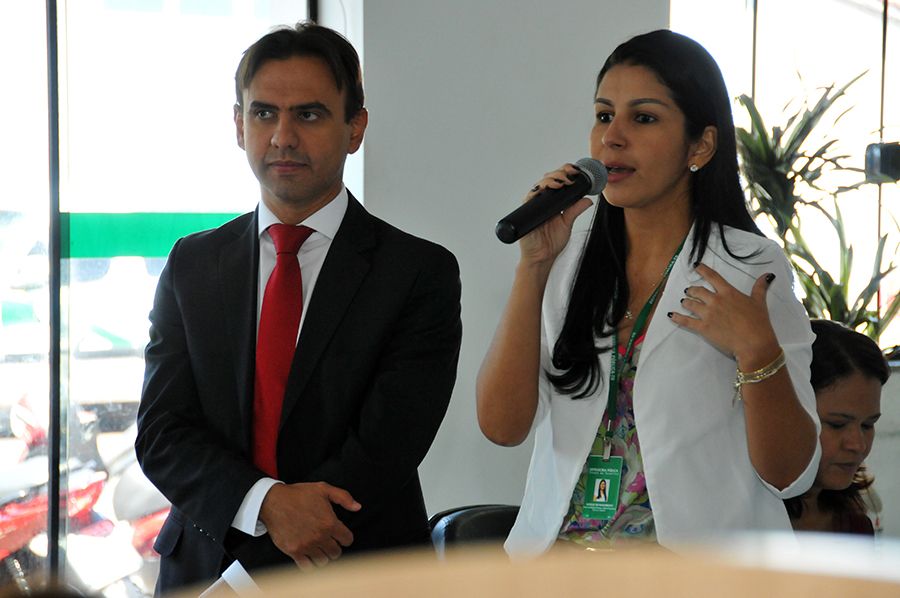 Defensor público geral, Marlom Amorim e a diretora de Gestão de Pessoas e Folha de Pagamento Dayelly Nascimento